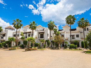 2 slaapkamer Rijtjeshuis te koop in Benahavis