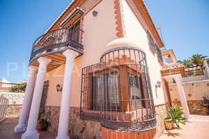 4 slaapkamer Villa te koop in Nerja