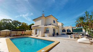 5 slaapkamer Villa te koop in Los Alcazares