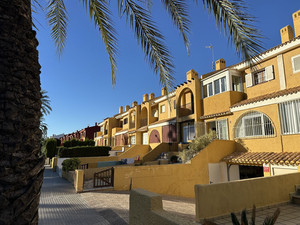 4 slaapkamer Rijtjeshuis te koop in Orihuela