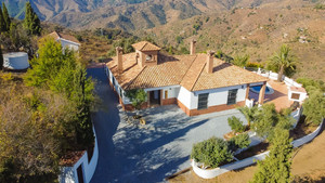 6 slaapkamer Villa te koop in Malaga