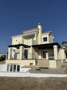 5 slaapkamer Villa te koop in Estepona