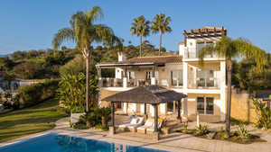4 slaapkamer Villa te koop in Estepona