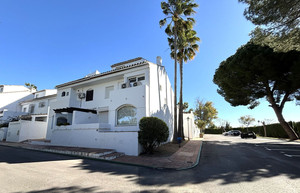 4 slaapkamer Rijtjeshuis te koop in Estepona
