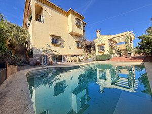 4 slaapkamer Villa te koop in Rincon de la Victoria