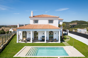 4 slaapkamer Villa te koop in Estepona