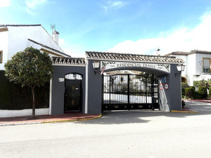 5 slaapkamer Villa te koop in Estepona