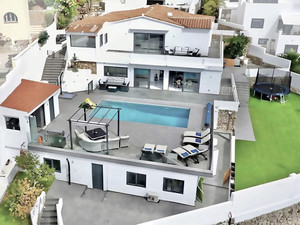 6 slaapkamer Villa te koop in Benalmadena