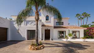 5 slaapkamer Villa te koop in Estepona