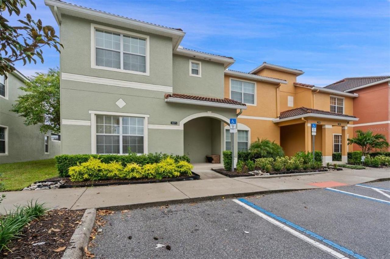 5 спальни Таунхаус для продажи в Kissimmee