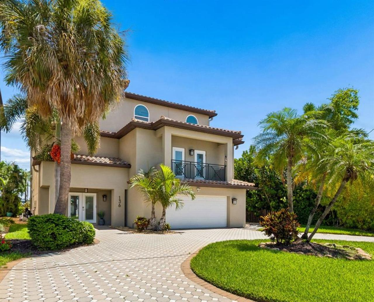 4 bedroom House for sale in Clearwater Beach