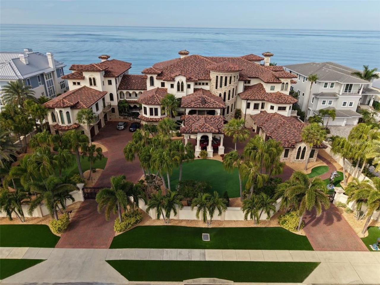 10 bedroom House for sale in Belleair Beach