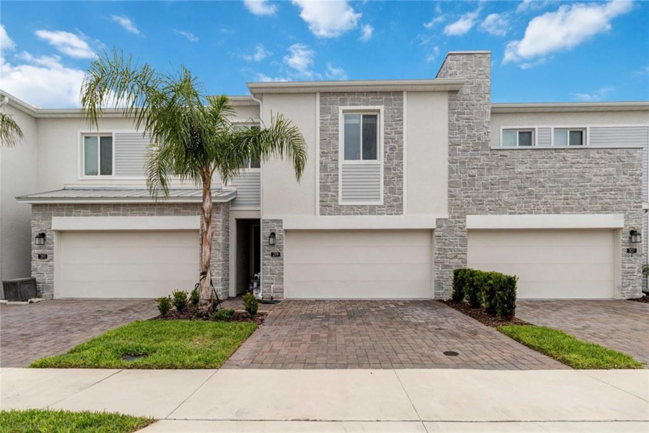 4 bedroom Townhouse for sale in Davenport