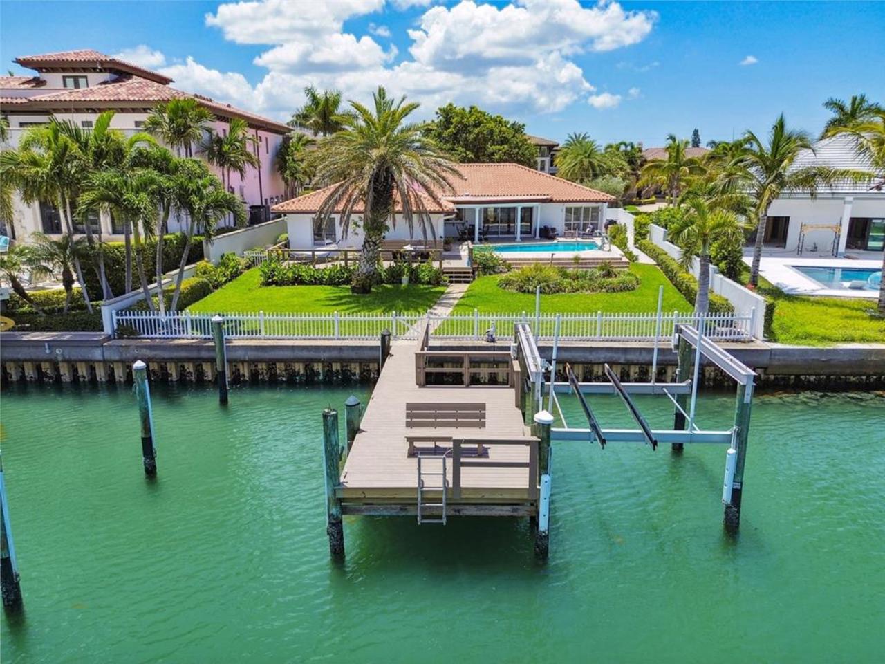 4 bedroom House for sale in Belleair Beach