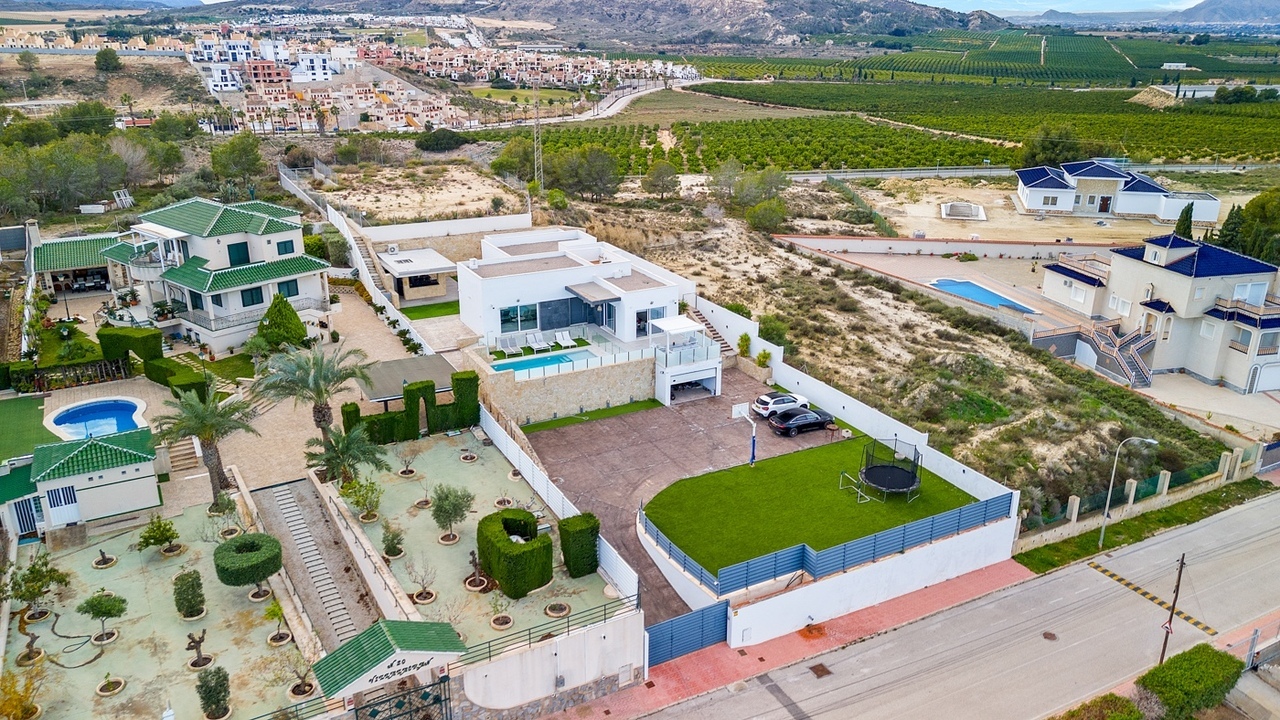 4 bedroom Villa for sale in Algorfa