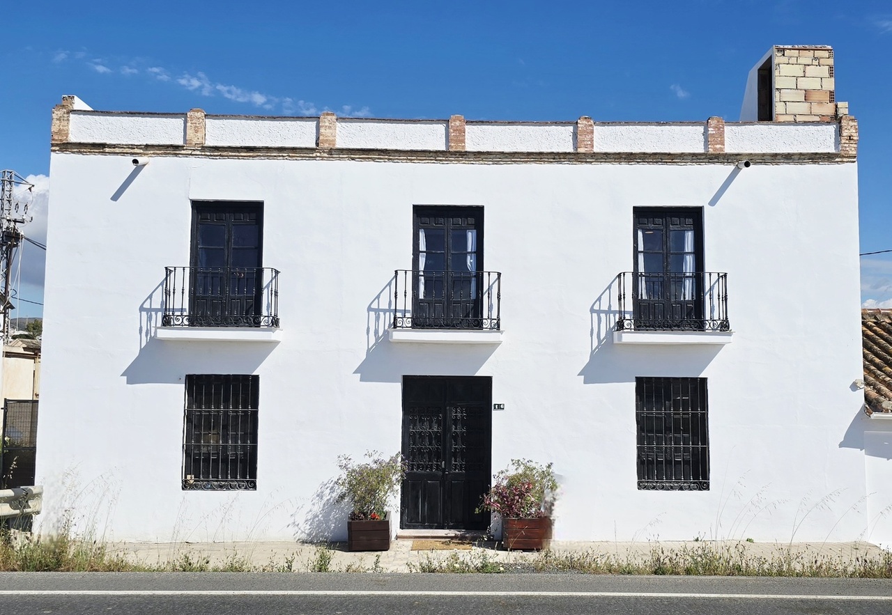 4 bedroom Villa te koop in Almayate Bajo